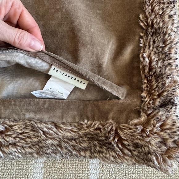Pottery Barn Faux Fur Trim Throw Pillow Covers Taupe Brown 18x18 Set - Picture 4 of 10